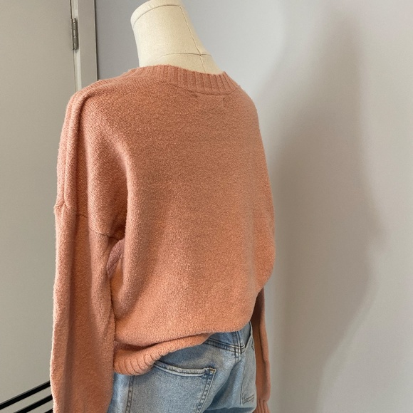 Coral Knit Light Weight Sweater | Hollister - Picture 6 of 8